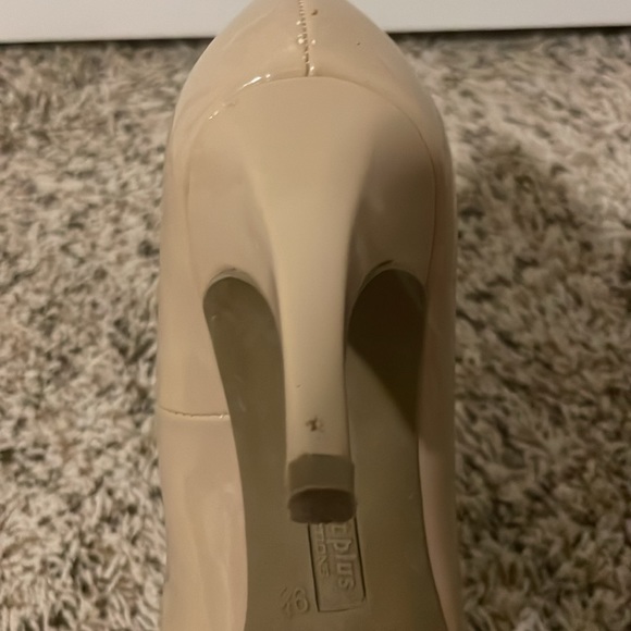 Tan patent leather heels size 9 1/2 from Predictions - Picture 11 of 13